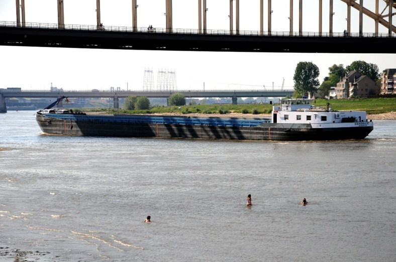 Zwemmen in de Waal Nijmegen (C) Ronald Puma PIC_0054.1200