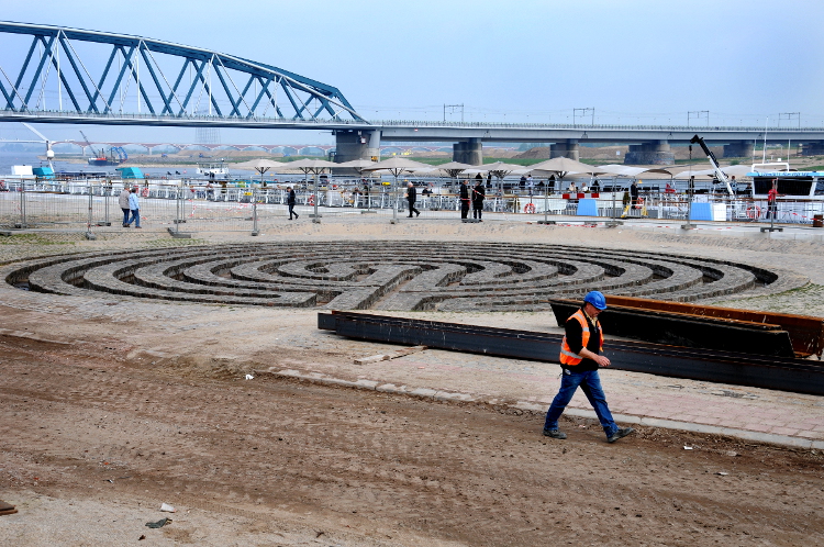 Damwand Waalkade Nijmegen (C) Ronald Puma 011.750