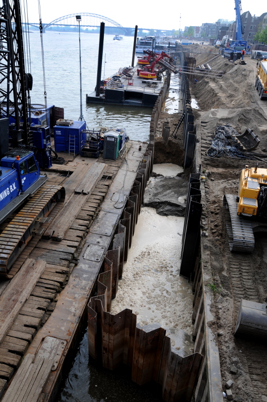 Damwand Waalkade Nijmegen (C) Ronald Puma 012.550