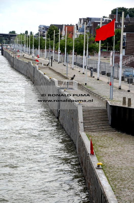 Damwand Waalkade Nijmegen (C) ronaldpuma.nl 018