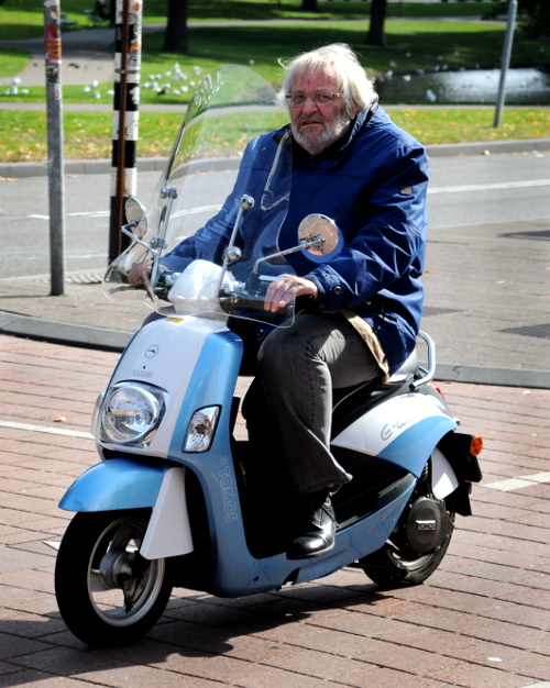 Street Photo (C) Ronald Puma 081