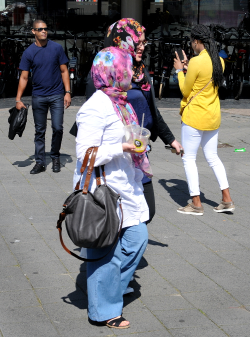 StreetPhoto (C) Ronald Puma 091.500