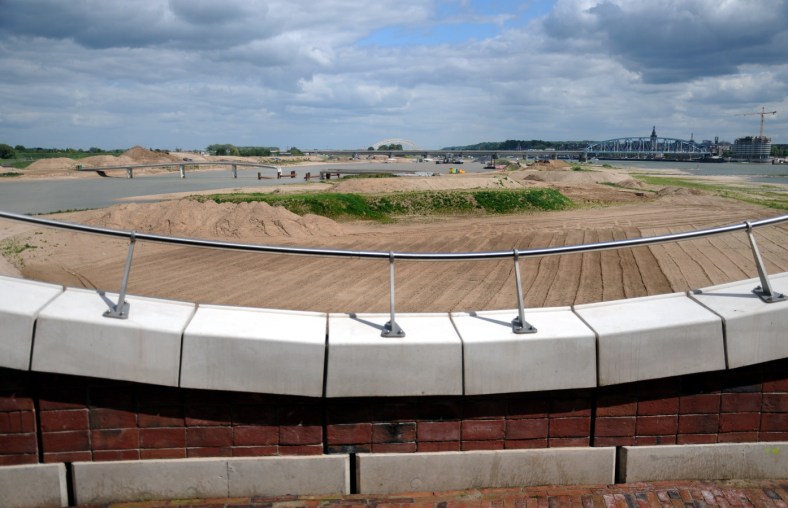 PIC_0015 Nevengeul Nijmegen (C) Ronald Puma