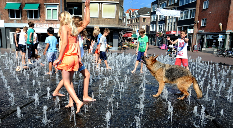 pic_0027-b-750-streetlife-c-ronald-puma