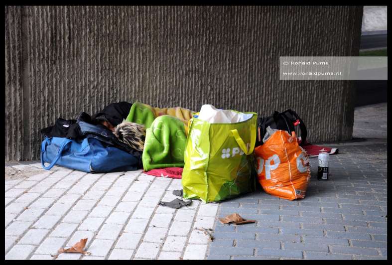 Daklozen in Nederland slapen onder een brug (C) Ronald Puma
