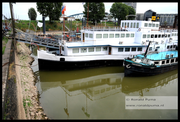 Waalhaven Nijmegen lage waterstand 2018 (C) Ronald Puma 750